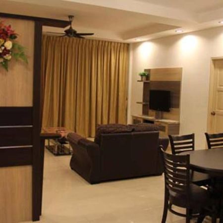 Crown Imperial Court Apartment คาเมรอนไฮแลนด์ ภายนอก รูปภาพ